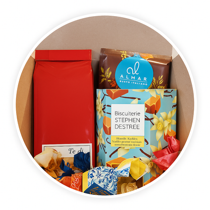 Scopri il Box Classic Xmas, la scatola regalo natalizia ricca di dolci gourmet, biscotti e cioccolatini selezionati. Un’idea perfetta per sorprendere amici, familiari o clienti durante le feste. Ordina ora!